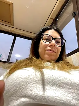 NadiraNoor online show from 16, 10, 2025