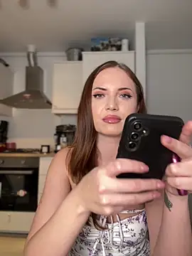 AvaGianna online show from 4, 11, 2025