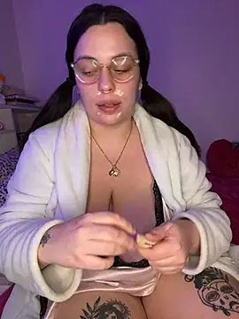 Snapshot of milkyhonybaby chatting on 5, 3, 2025 milkyhonybaby online show from 5, 3, 2025