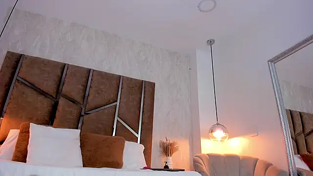 Martinaa Jones  online show from 9, 2, 2026