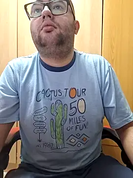 Snapshot of Javier_bear chatting on 12, 10, 2025 Javier bear online show from 12, 10, 2025