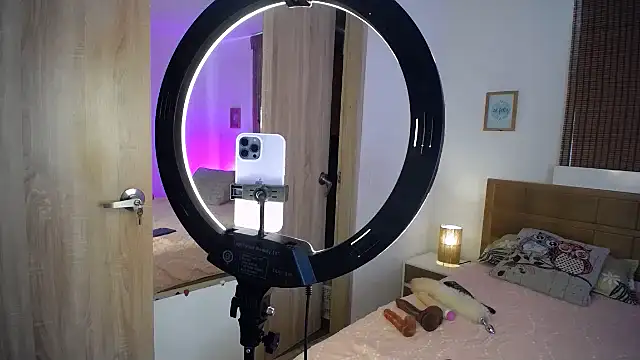 ShanonLe online show from 22, 1, 2025