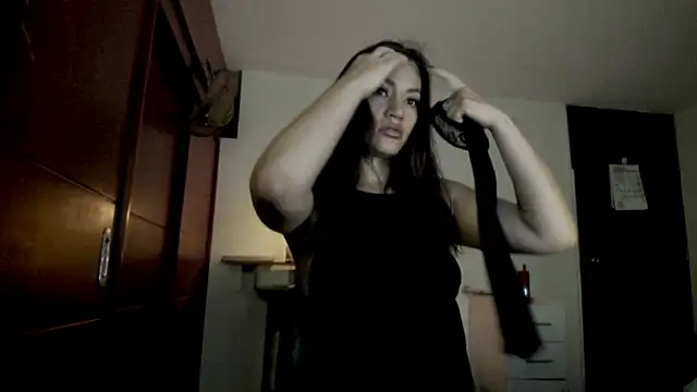 Lucyerobbie online show from 14, 4, 2026