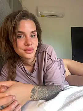 EmiliaCatalina online show from 5, 1, 2025