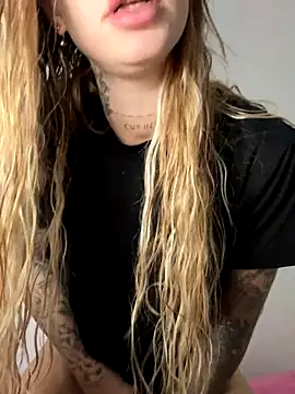 EmiliaCatalina online show from 24, 10, 2025