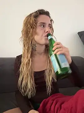 EmiliaCatalina online show from 10, 2, 2026