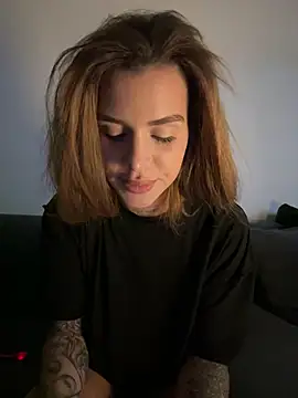 EmiliaCatalina online show from 14, 2, 2026