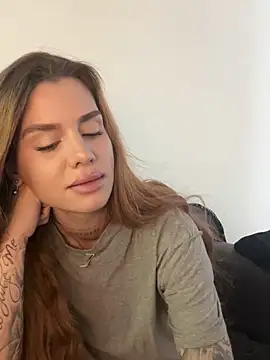 EmiliaCatalina online show from 1, 3, 2026