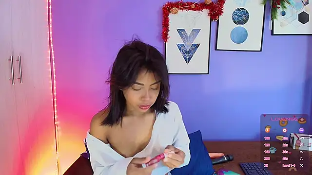 Snapshot of cinnamon_kyla chatting on 17, 12, 2024 cinnamon kyla online show from 17, 12, 2024