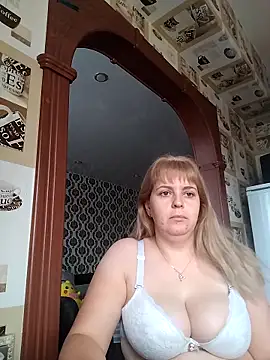 Lady nice cat online show from 16, 9, 2025