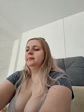 Lady nice cat online show from 16, 5, 2026