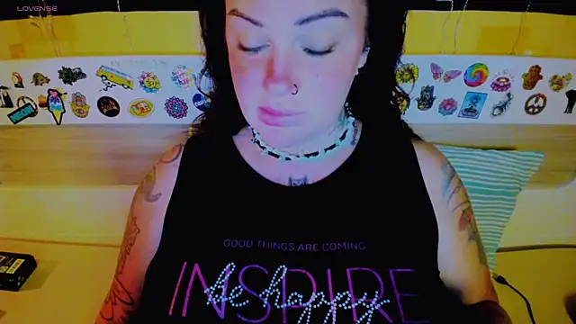 EllieOz online show from 8, 9, 2025