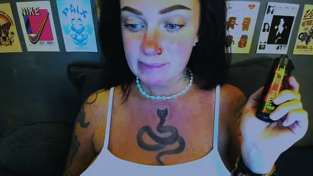 Snapshot of EllieOz chatting on 26, 4, 2026 EllieOz online show from 26, 4, 2026
