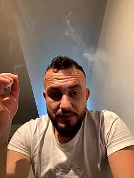 Snapshot of cosmin9000 chatting on 9, 11, 2025 cosmin9000 online show from 9, 11, 2025