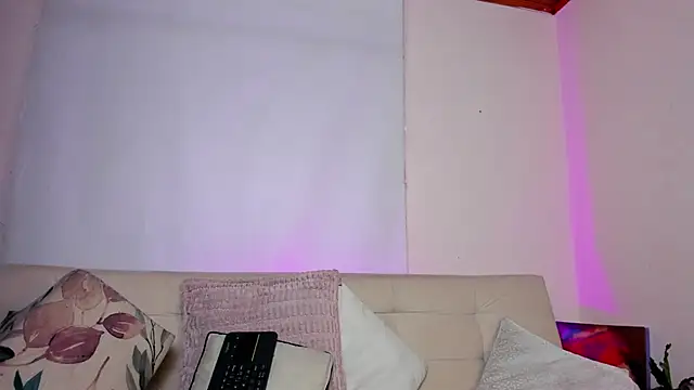 Snapshot of roselinedior chatting on 17, 12, 2024 roselinedior online show from 17, 12, 2024