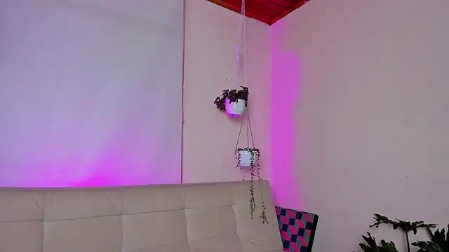 Snapshot of roselinedior chatting on 28, 1, 2025 roselinedior online show from 28, 1, 2025