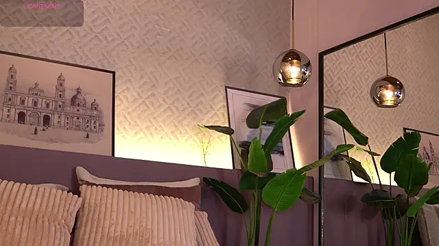 ElleDiane online show from 22, 9, 2025