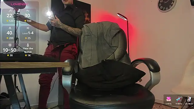 Snapshot of Nicolas_Fellener chatting on 7, 11, 2025 Nicolas Fellener online show from 7, 11, 2025