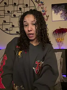 Snapshot of _Neeka_ chatting on 4, 1, 2025  Neeka  online show from 4, 1, 2025