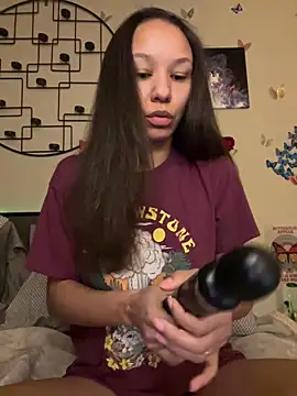 Snapshot of _Neeka_ chatting on 8, 1, 2025  Neeka  online show from 8, 1, 2025