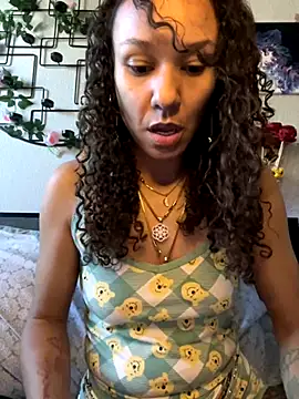 Snapshot of _Neeka_ chatting on 27, 9, 2025  Neeka  online show from 27, 9, 2025
