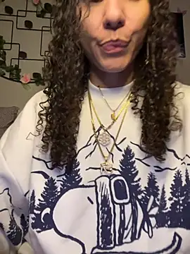 Snapshot of _Neeka_ chatting on 19, 10, 2025  Neeka  online show from 19, 10, 2025