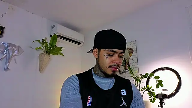 JordanSmiith  online show from 19, 11, 2025