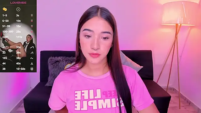 Snapshot of Antonella_Grayy chatting on 6, 6, 2026 Antonella Grayy online show from 6, 6, 2026