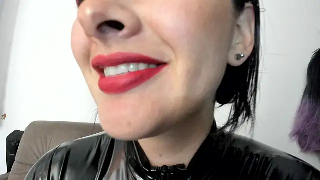 queen fetish online show from 12, 1, 2025