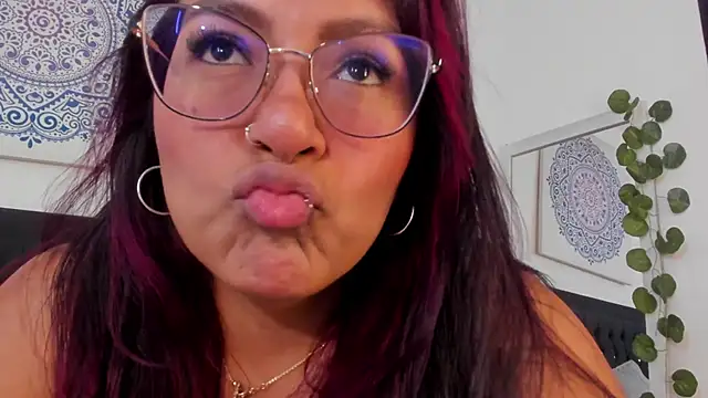 Snapshot of evelynjohnsoon chatting on 11, 3, 2025 evelynjohnsoon online show from 11, 3, 2025