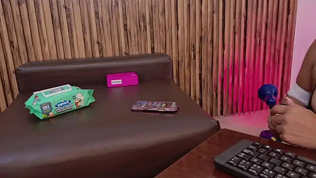 Snapshot of evelynjohnsoon chatting on 8, 11, 2025 evelynjohnsoon online show from 8, 11, 2025