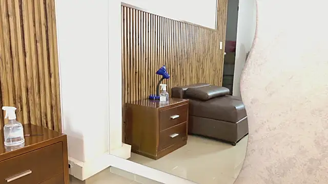 Snapshot of evelynjohnsoon chatting on 21, 11, 2025 evelynjohnsoon online show from 21, 11, 2025