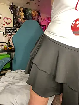 TrenaAnne online show from 13, 3, 2025