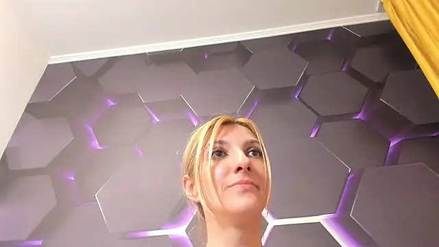 Snapshot of RileyLanna chatting on 21, 2, 2025 RileyLanna online show from 21, 2, 2025