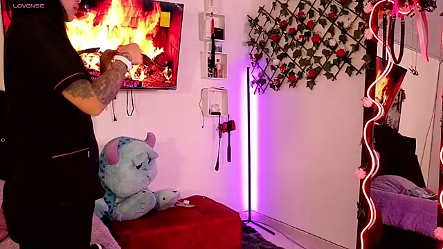 Alaia Asuka online show from 27, 9, 2025