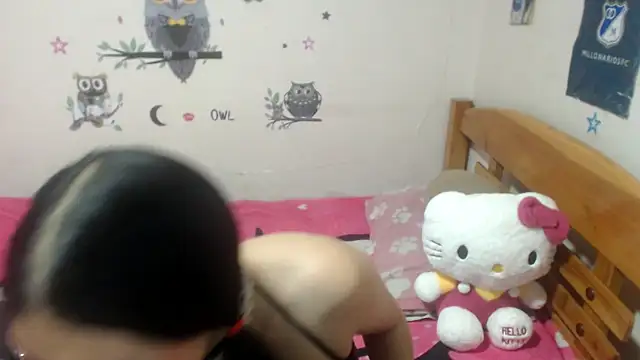 Snapshot of montthbluee chatting on 26, 11, 2025 montthbluee online show from 26, 11, 2025