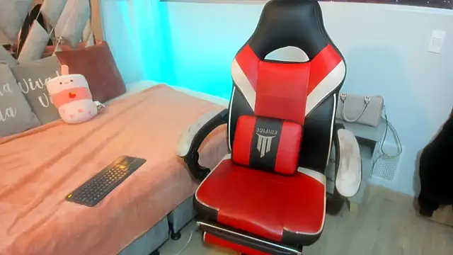 Snapshot of Kendall_Sophy chatting on 16, 12, 2024 Kendall Sophy online show from 16, 12, 2024