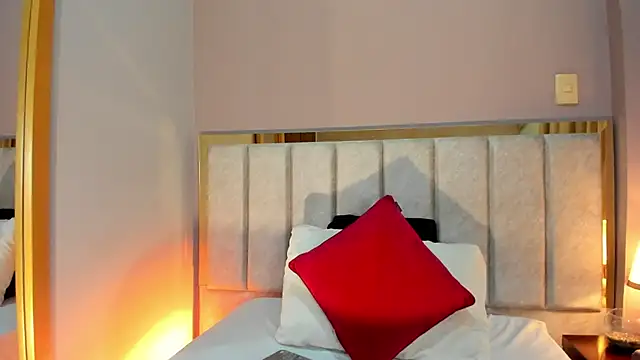 Snapshot of Emilywatsonn chatting on 21, 11, 2025 Emilywatsonn online show from 21, 11, 2025