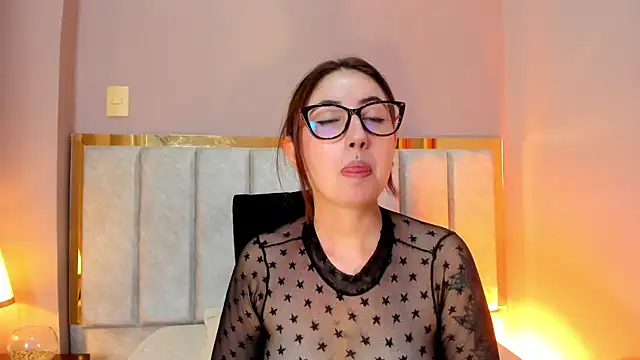 Snapshot of Emilywatsonn chatting on 29, 11, 2025 Emilywatsonn online show from 29, 11, 2025