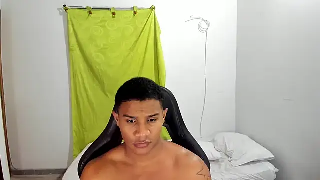 Snapshot of corzoethan chatting on 20, 7, 2026 corzoethan online show from 20, 7, 2026
