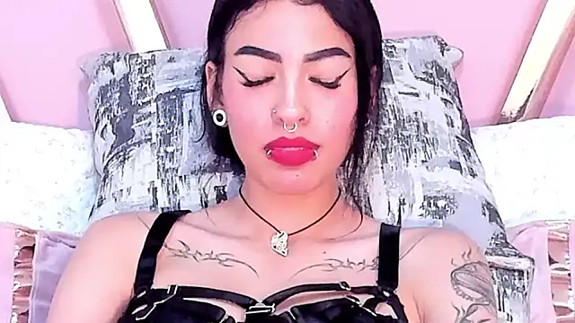 Eva Benely online show from 17, 1, 2025