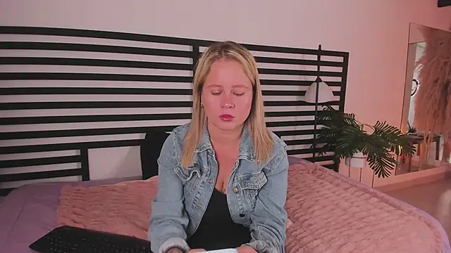 stefanny ruiz  online show from 18, 1, 2025