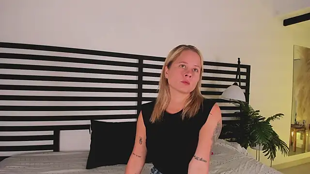 stefanny ruiz  online show from 23, 1, 2025