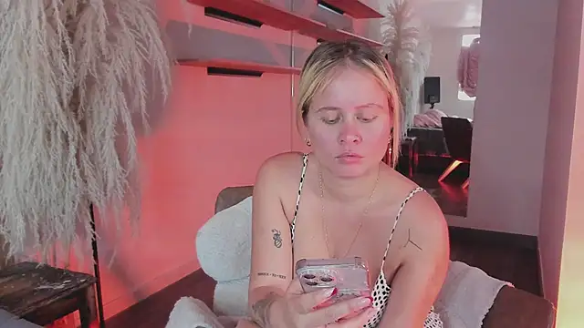 stefanny ruiz  online show from 25, 2, 2025