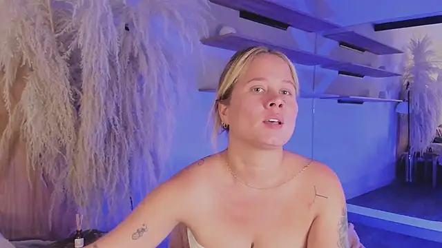 stefanny ruiz  online show from 27, 2, 2025