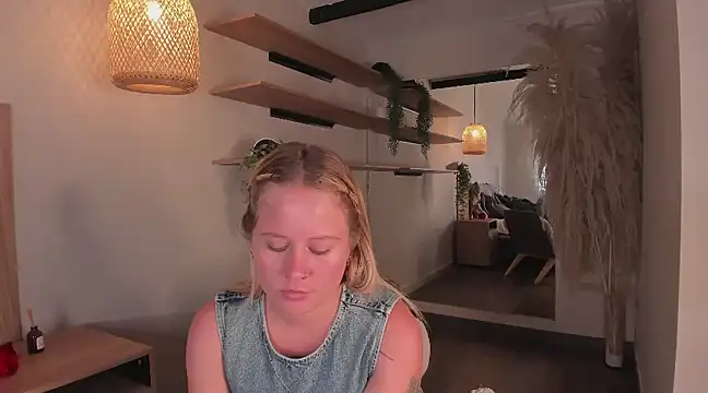 stefanny ruiz  online show from 15, 3, 2025