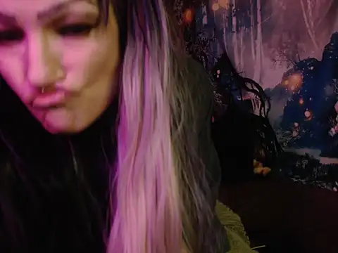 Snapshot of HighCityHoney chatting on 18, 9, 2025 HighCityHoney online show from 18, 9, 2025