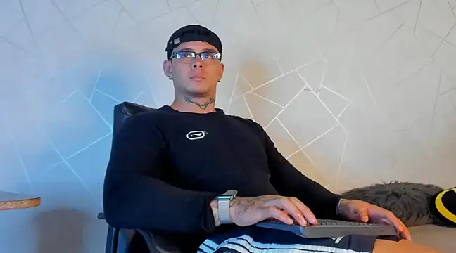 NoahhBrown online show from 10, 1, 2025