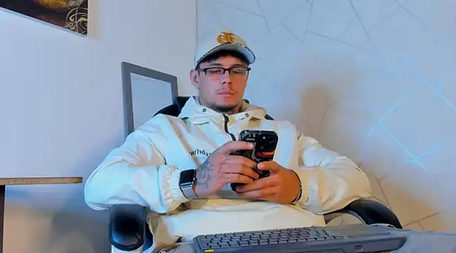 NoahhBrown online show from 23, 2, 2025