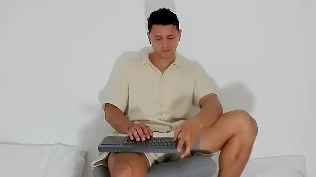 MITCHELL BURNS online show from 4, 1, 2025